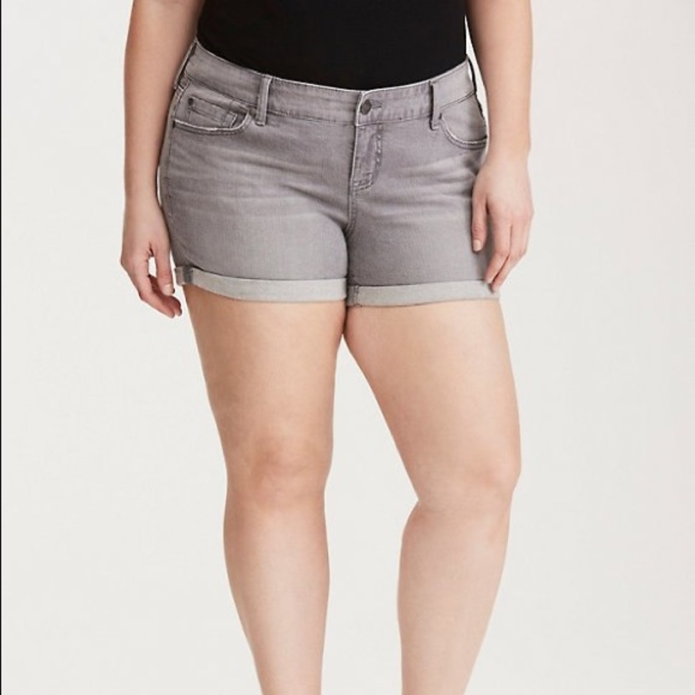 TORRID SKINNY SHORT SHORTS - GREY WASH
